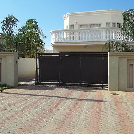 Carlcyn Homestay غابورون المظهر الخارجي الصورة