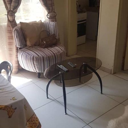 Carlcyn Homestay غابورون المظهر الخارجي الصورة