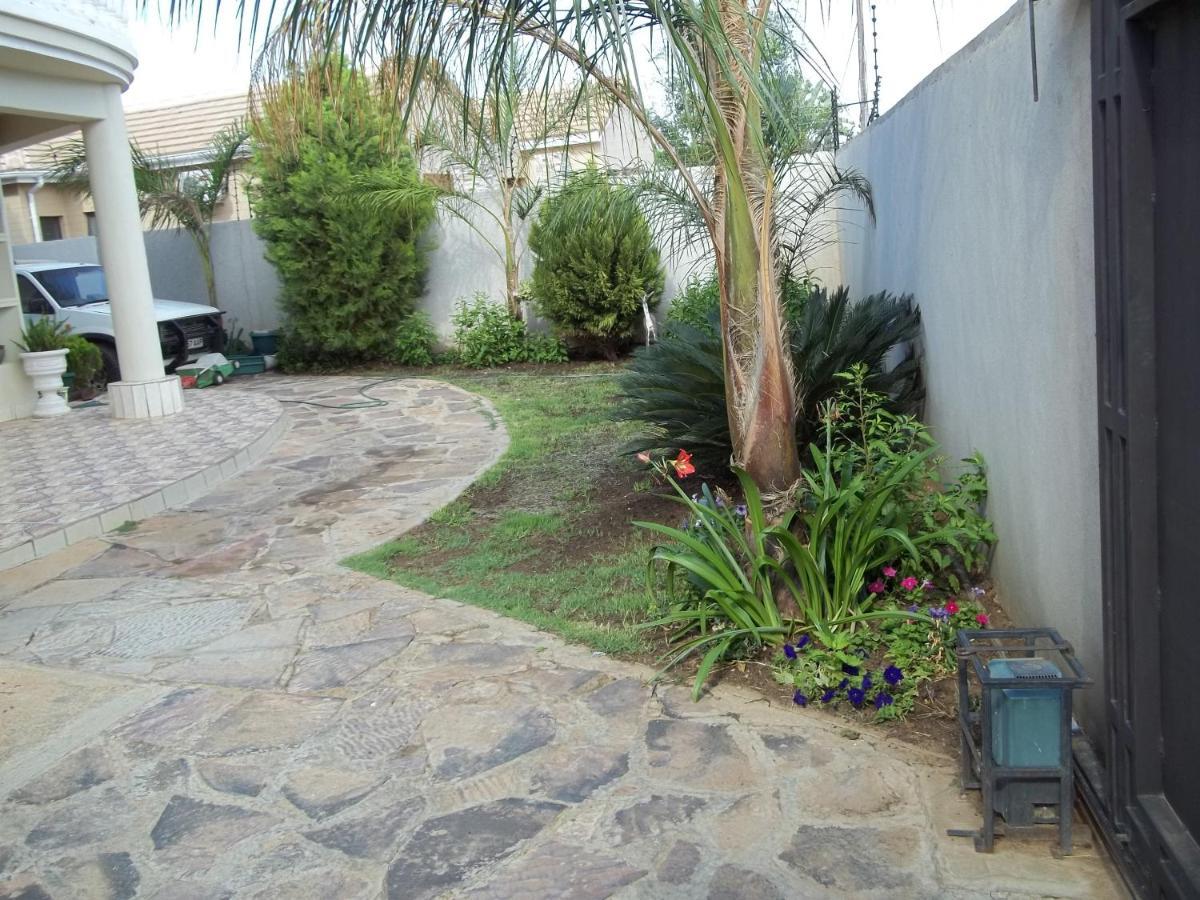 Carlcyn Homestay غابورون المظهر الخارجي الصورة