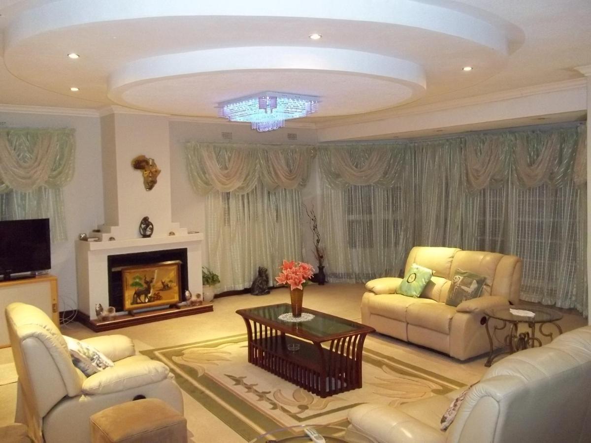 Carlcyn Homestay غابورون المظهر الخارجي الصورة