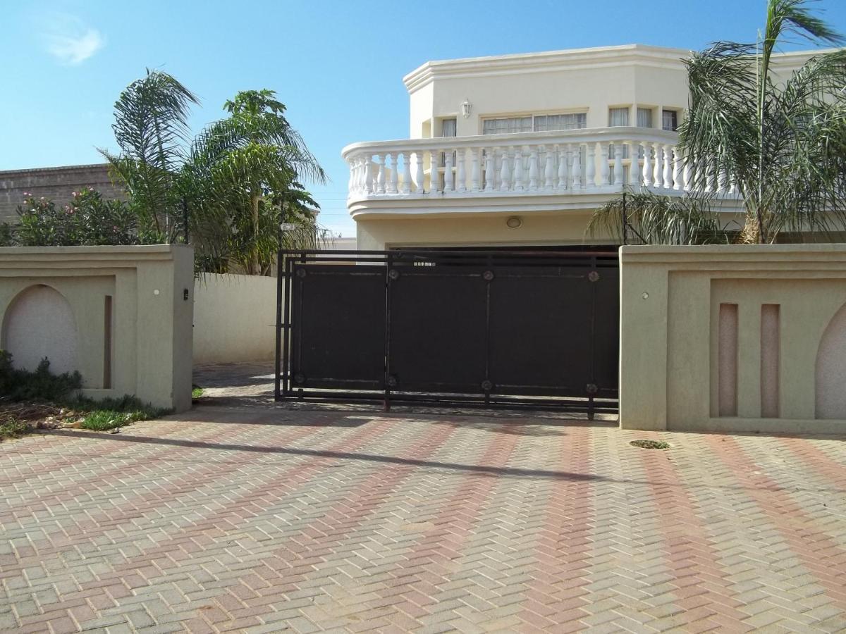 Carlcyn Homestay غابورون المظهر الخارجي الصورة