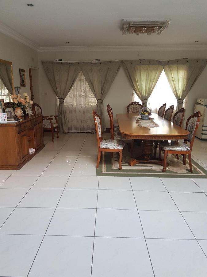 Carlcyn Homestay غابورون المظهر الخارجي الصورة