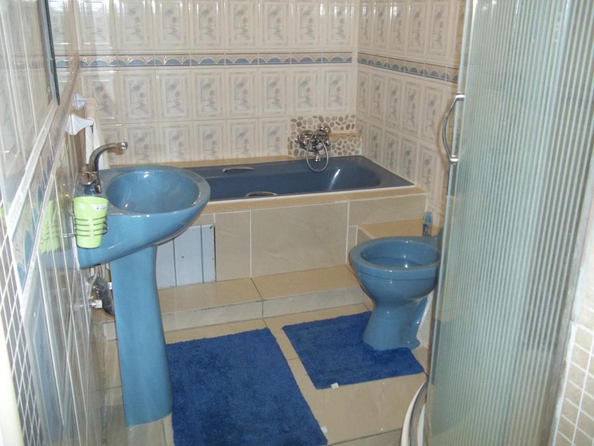 Carlcyn Homestay غابورون المظهر الخارجي الصورة