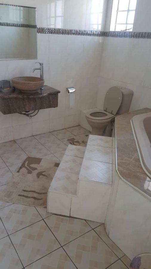 Carlcyn Homestay غابورون المظهر الخارجي الصورة