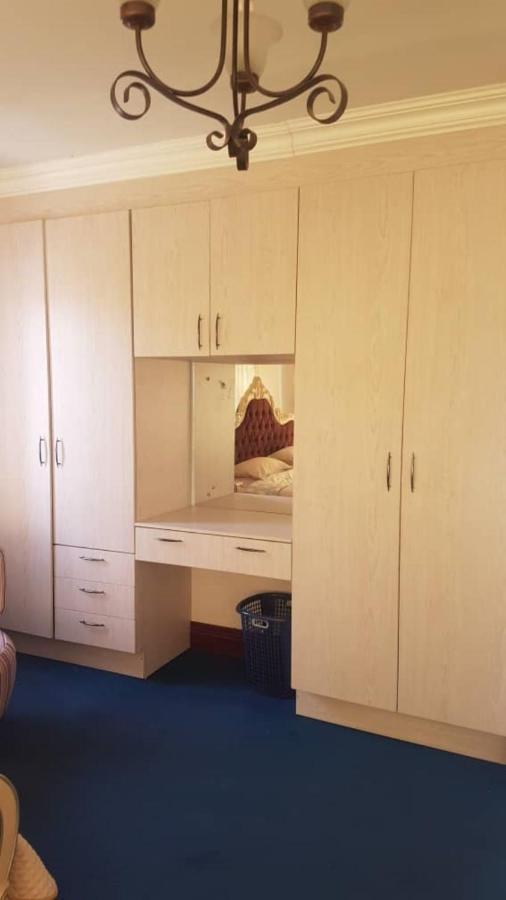 Carlcyn Homestay غابورون المظهر الخارجي الصورة