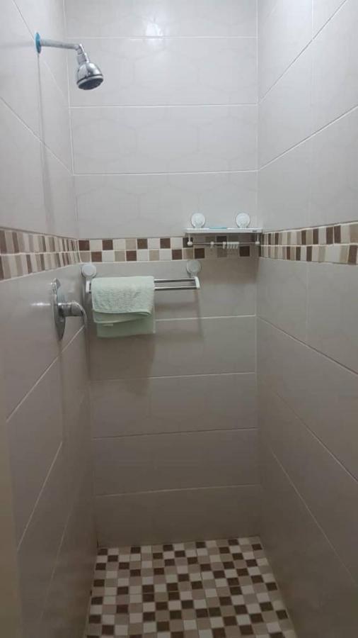 Carlcyn Homestay غابورون المظهر الخارجي الصورة