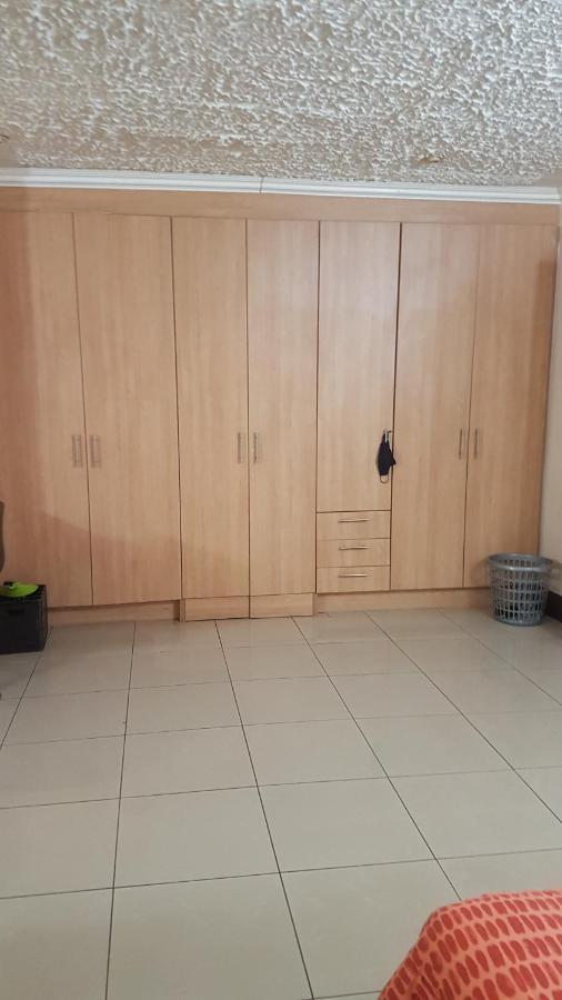 Carlcyn Homestay غابورون المظهر الخارجي الصورة