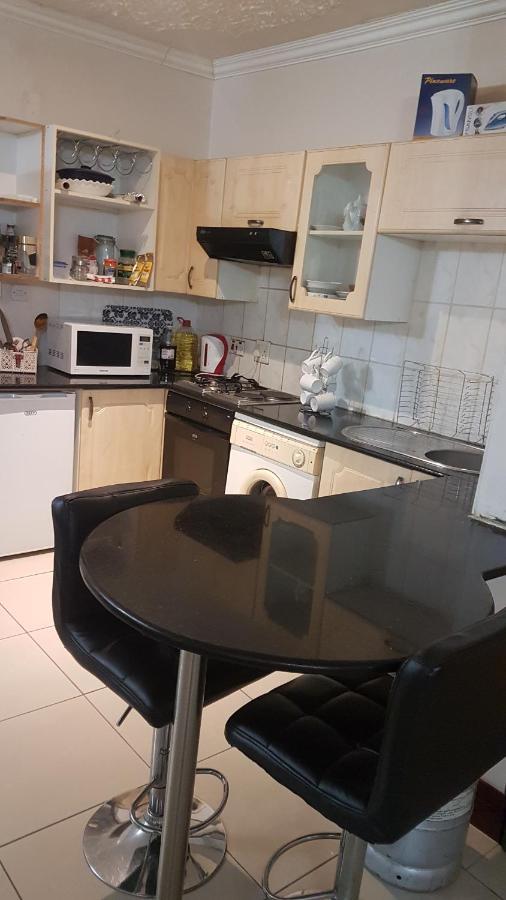 Carlcyn Homestay غابورون المظهر الخارجي الصورة
