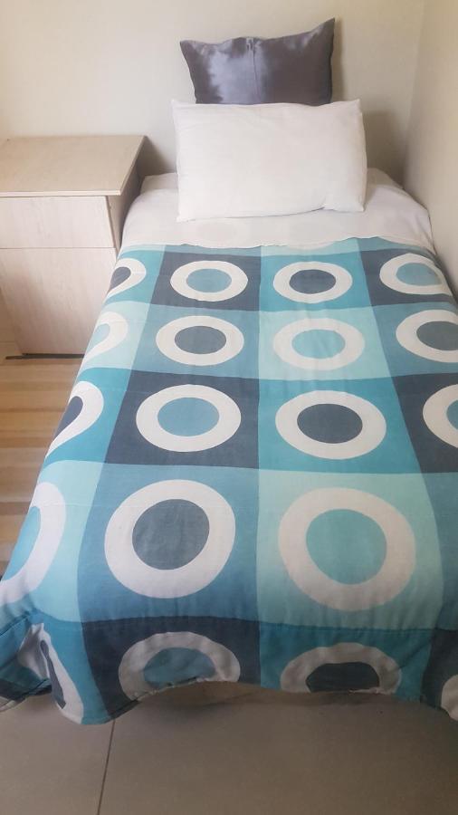 Carlcyn Homestay غابورون المظهر الخارجي الصورة