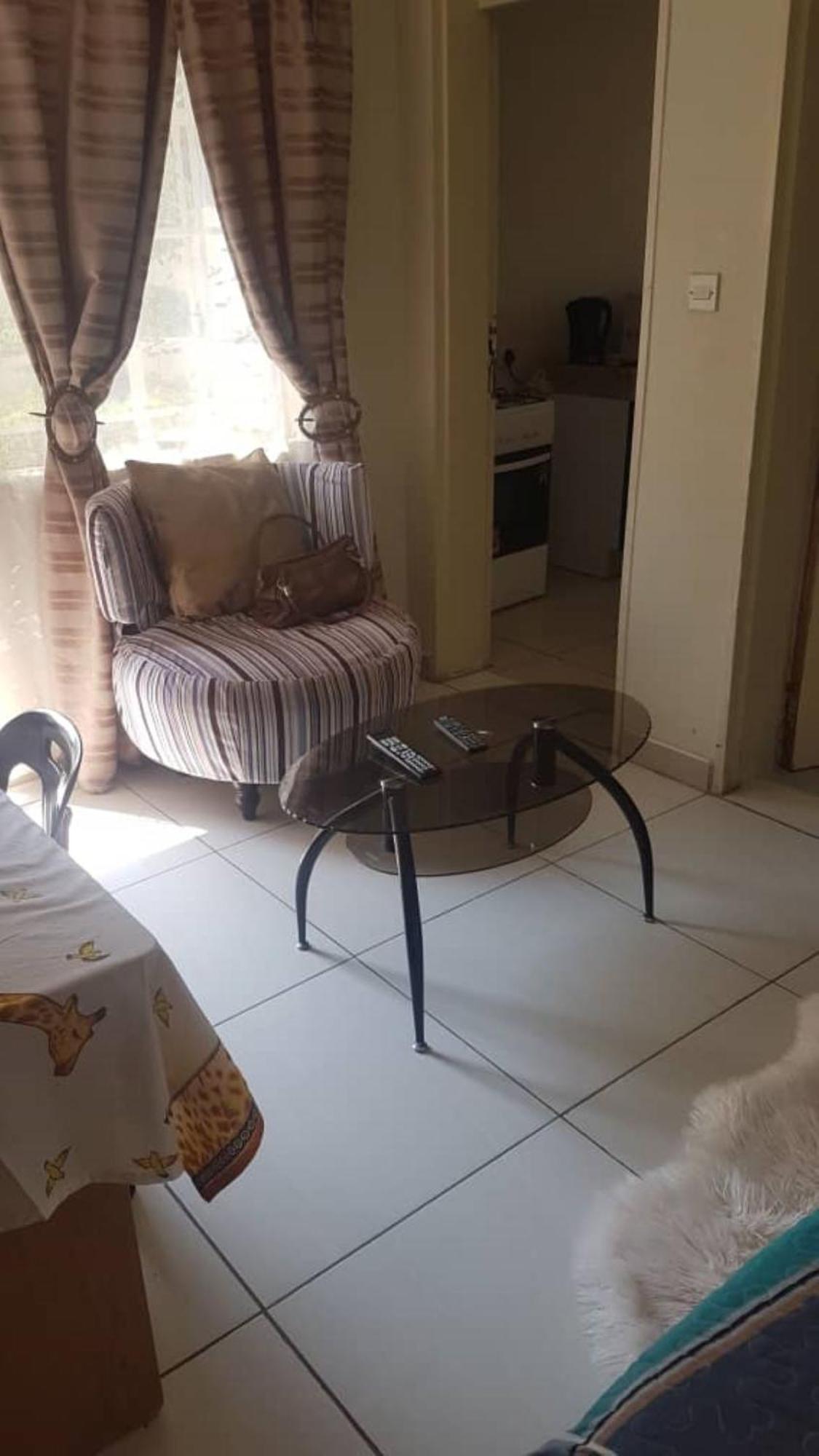 Carlcyn Homestay غابورون المظهر الخارجي الصورة
