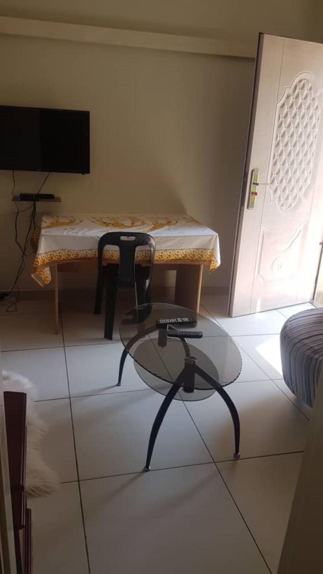 Carlcyn Homestay غابورون المظهر الخارجي الصورة